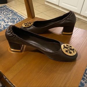 Tory Burch Chelsea Pump - Brown Leather